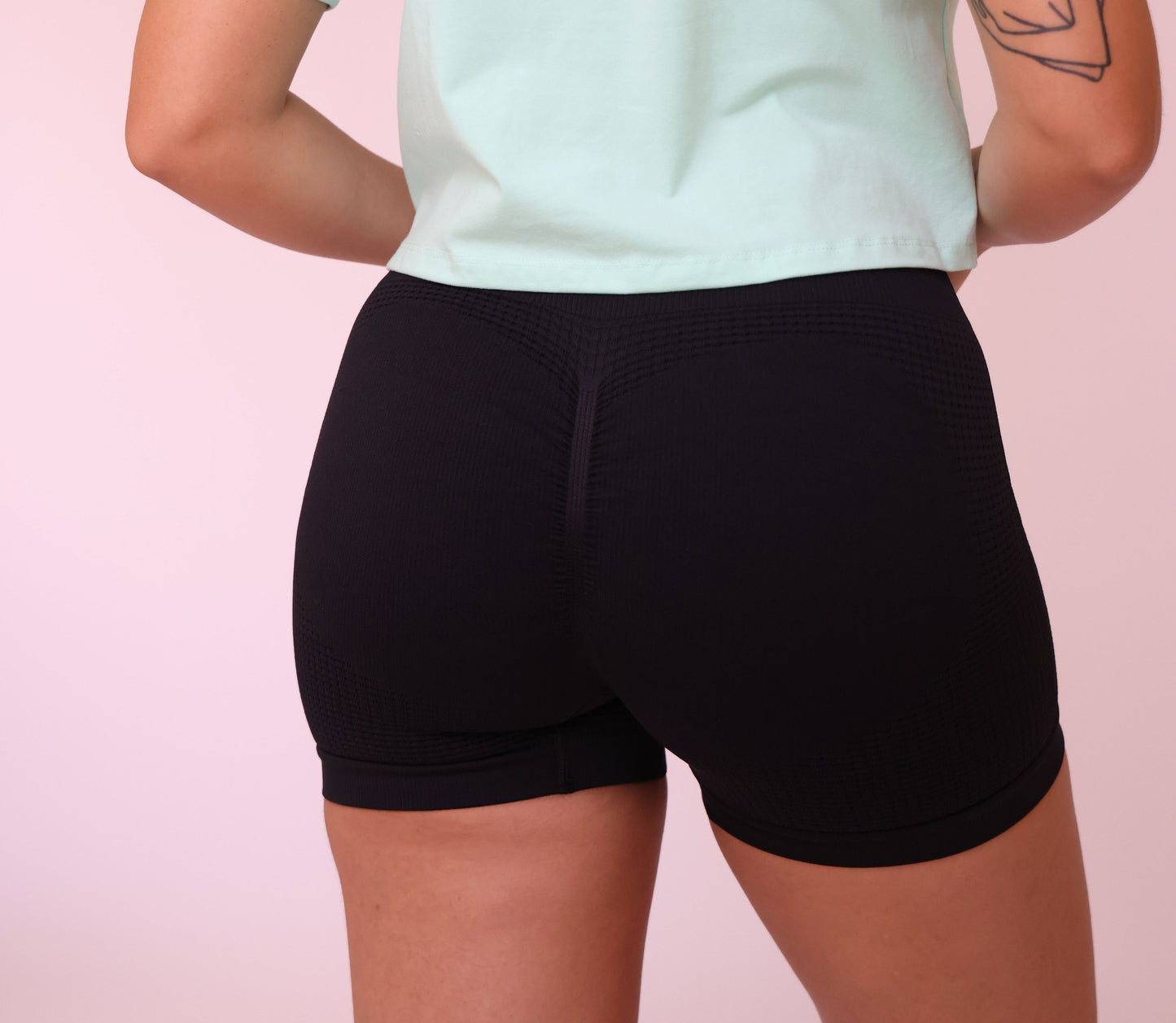 Gym Texturized Contouring Shorts with Scrunch for Butt Lifting