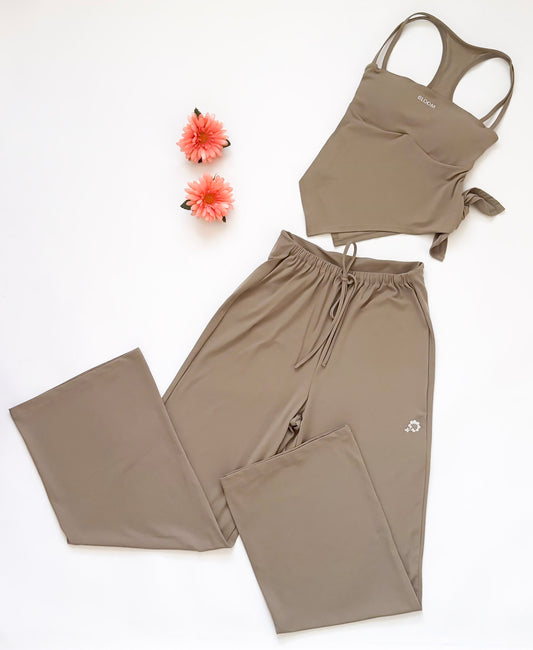 All Day Bloom Athleisure Top | Miss Taupe