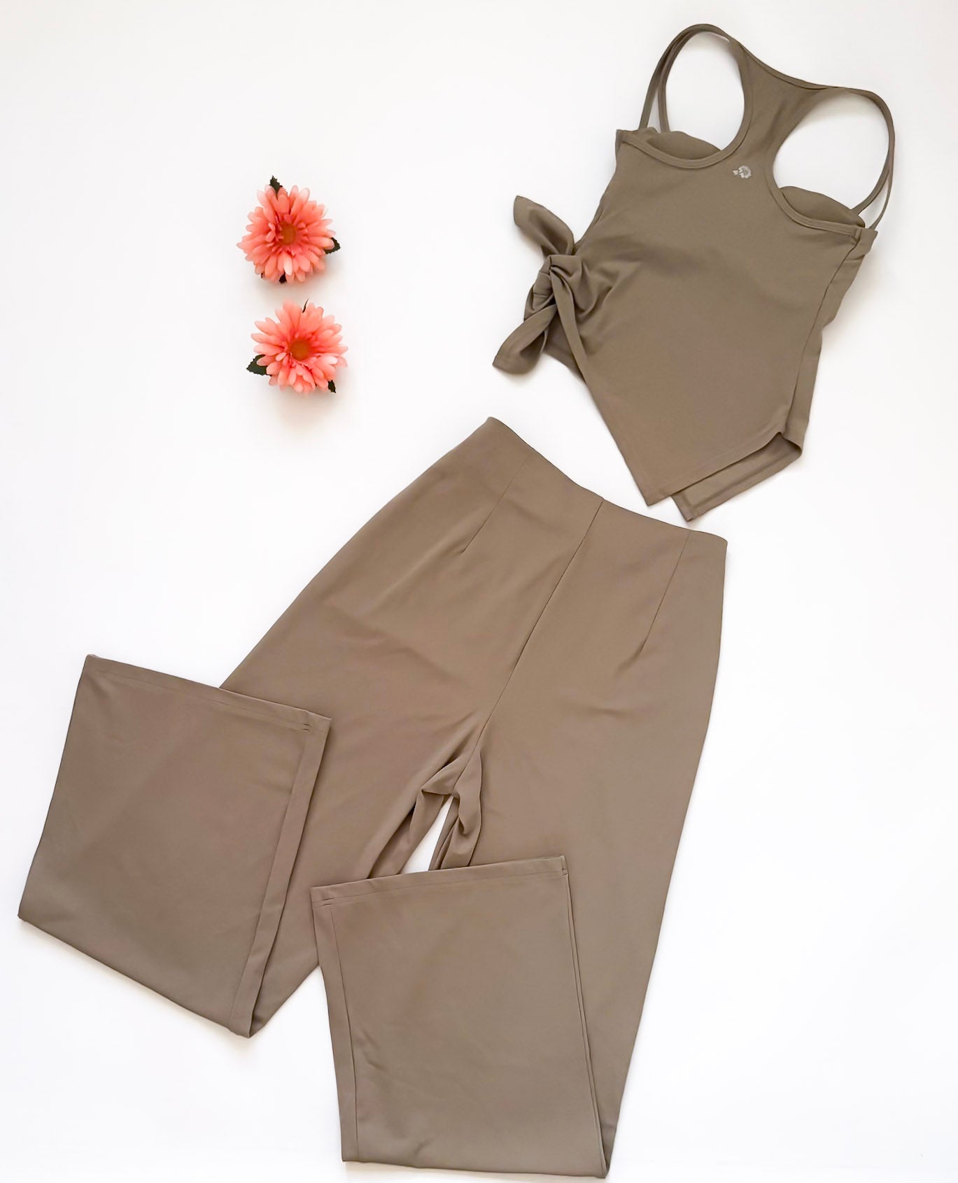 All Day Bloom Athleisure Top | Miss Taupe